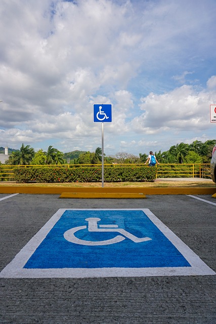 Cosa succede se parcheggio nel posto dei disabili 